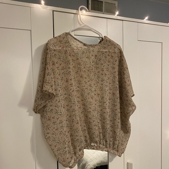 Dainty Forever 21 Sheer Blouse. - Picture 2 of 6